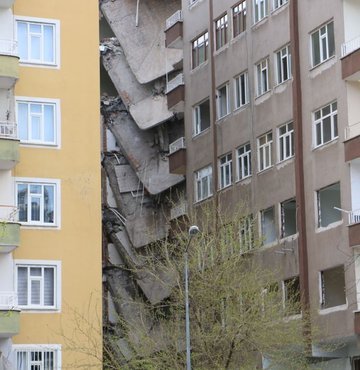 Deprem felaketinde hasar alan Diyarbakır