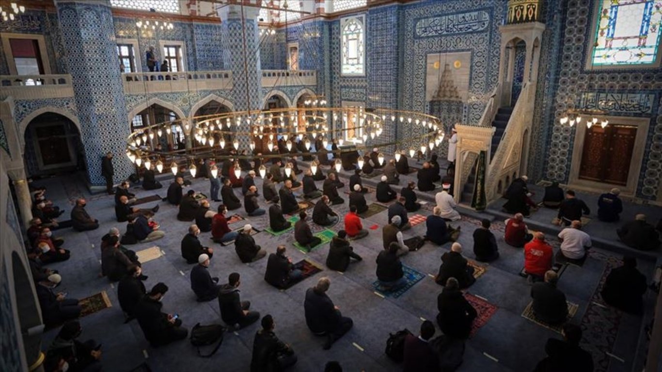 CUMA NAMAZI SAATİ: Diyanet Namaz Vakitleri Ile 7 Nisan 2023 Bugün ...