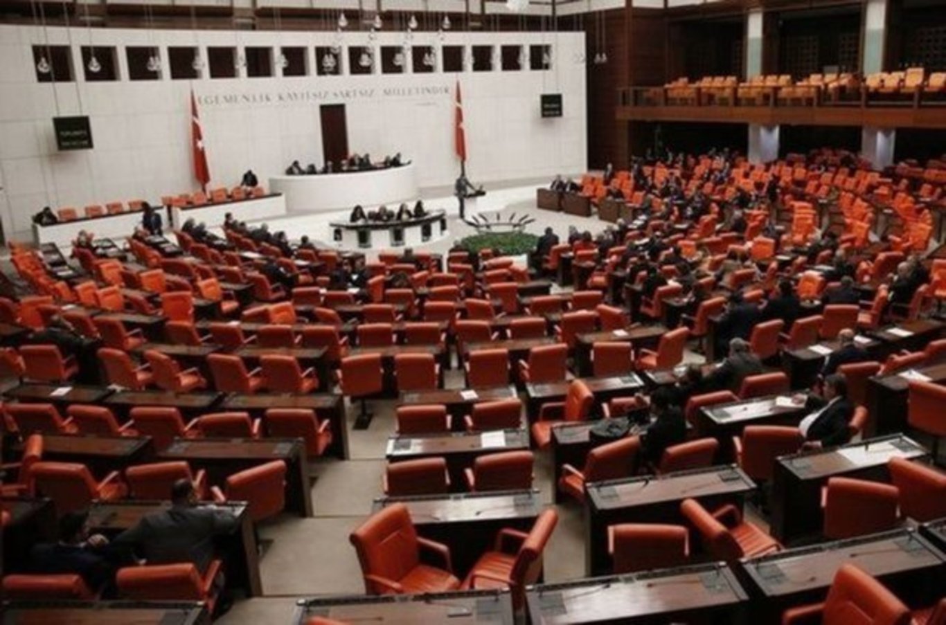 TORBA YASA İÇERİĞİ ve MADDELERİ 2023 | 18 maddelik Yeni torba yasada hangi maddeler var, ne zaman çıkar? Torba yasada 3600 günle emeklilik, EYT staj sigortası ve 500 prim gün eşitliği var mı?
