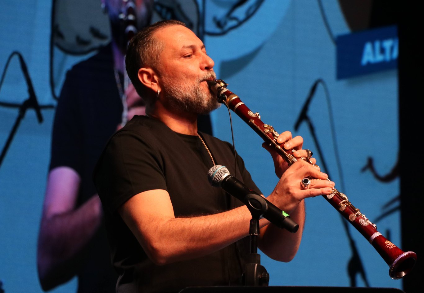 Ercan Saatçi'den ilk görüntü: Hüsnü Şenlendirici iyileşiyor - Magazin haberleri