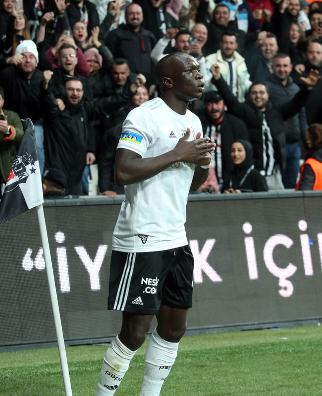 Beşiktaş'ta Redmond Ilki Yaşadı! Aboubakar Durdurulamıyor - Beşiktaş ...