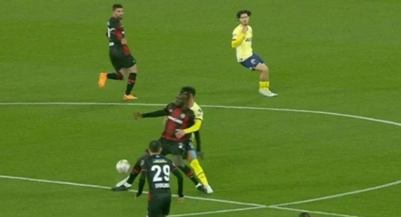 Karagümrük - Fenerbahçe maçında kural hatası var mı? Valencia'nın penaltı pozisyonu - Arao'nun sayılmayan golü - Son dakika FB haberleri