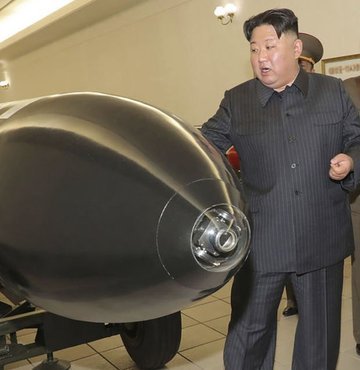 Kuzey Kore lideri Kim Jong-un, askeri kurmaylarıyla yaptığı toplantıda, ülkenin nükleer kapasitesinin hızlı ve pratik şekilde genişletilmesi gerektiğini bildirdi.