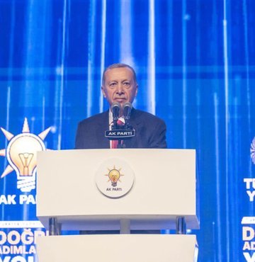 AK Parti bugün seçim beyannamesini açıklayacak ve milletvekili adaylarını tanıtacak. Ankara Spor Salonu