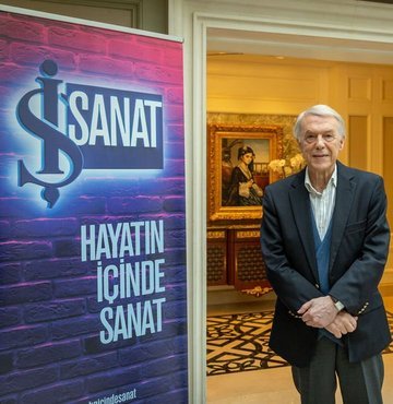 Her Yerde Kar Var, Karlar Düşer, İsmini Haykırıyorum, Sevme Sen Beni şarkılarıyla akıllarda yer edinen şarkıcı Salvatore Adamo, İş Sanat