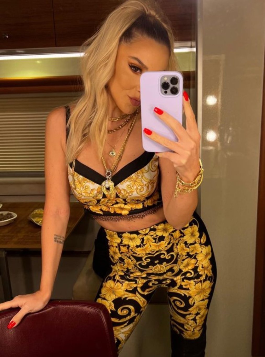 Hadise'nin son pozu dalga konusu oldu! Ünlü şarkıcıya eleştiri yağdı! - Magazin haberleri