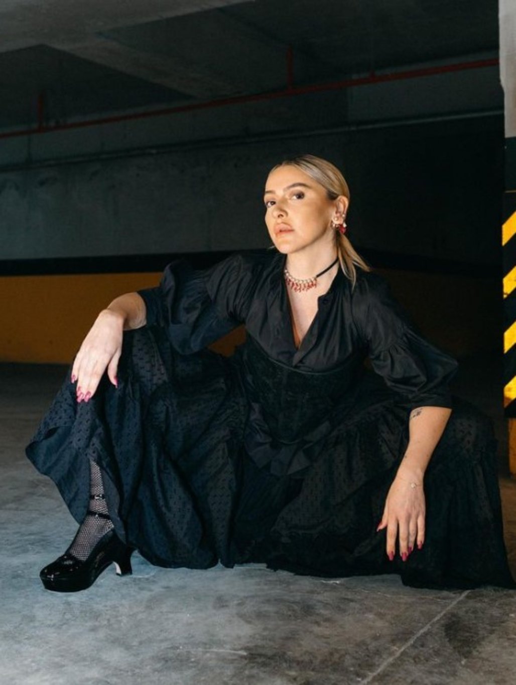 Hadise'nin son pozu dalga konusu oldu! Ünlü şarkıcıya eleştiri yağdı! - Magazin haberleri