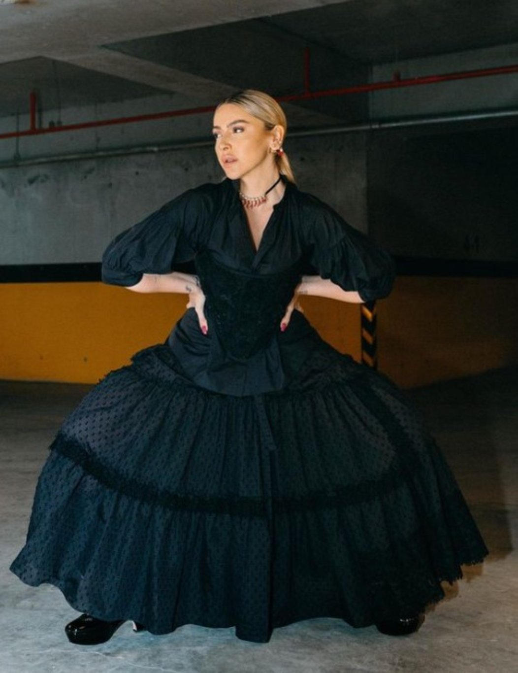Hadise'nin son pozu dalga konusu oldu! Ünlü şarkıcıya eleştiri yağdı! - Magazin haberleri