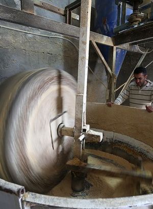 Depremin vurduğu Pazarcık'ta taş değirmenler dönmeye başladı