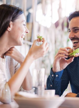 Evlenen çiftler neden daha çabuk kilo alır? Bilim insanları bunu da açıkladı!