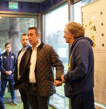 Fenerbahçe Teknik Direktörü Jorge Jesus, Ankaragücü maçının ardından açıklamalarda bulundu. Sözleşmesi sezon sonu bitecek olan Portekizli teknik adam, gelecek sezon Başkan Ali Koç’un görevde olmaması durumunda kendisinin de takımın başında olmayacağını söyledi. 