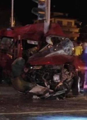 Trabzon'da 18 yaşındaki gencin feci sonu! Direğe çarpan araç kağıt gibi katlandı - Güncel haberler