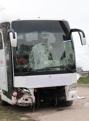 Eskişehir'de yolcu otobüsü yoldan çıktı: 17 yaralı