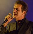 Teoman, Bayhan Müzik ve İBB organizasyonuyla depremzede kız çocuklarının eğitim bursları için sahnedeydi