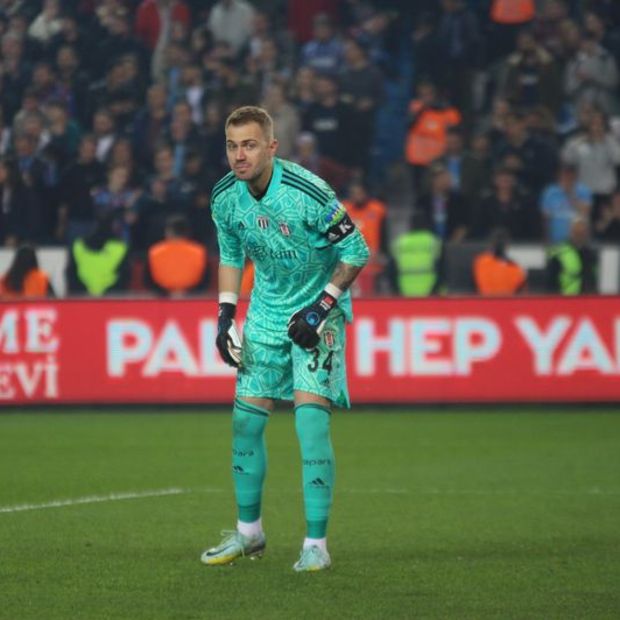 ''Alkışlar Mert Günok'a''