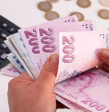 Emeklilikte Yaşa Takılanlar (EYT) başvuruları 3 Mart tarihi itibarıyla SGK ve e-Devlet üzerinden başladı. Bu kapsamda 31 Mart tarihine kadar EYT başvuru şartlarını taşıyıp, başvuru yapanlar ilk EYT emekli maaşlarını nisan ayı itibarıyla almaya başladı. Çalışma ve Sosyal Güvenlik Bakanı Vedat Bilgin, EYT ilk maaşların hesaba yatacağı tarihi duyurdu. İşte SGK ile 2023 EYT ilk maaş ödeme tarihleri...
