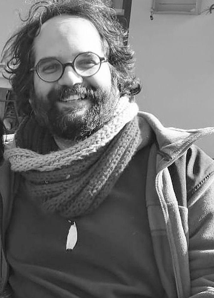 G&uuml;ray Din&ccedil;ol, Şatonun Altında oyununun y&ouml;netmeni.