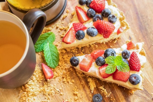 ELMA TATLISI (1 adet: 209 kcal) 