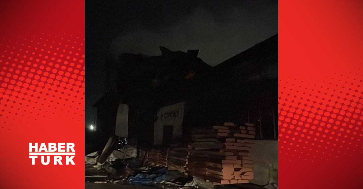 Mersin’de fabrika yangınında tavan çöktü: 1 itfaiye eri öldü