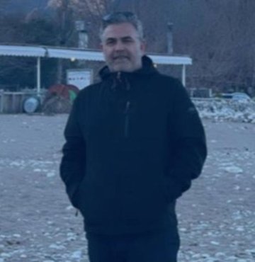 İstanbul’da market çıkışında kimliği belirsiz kişiler tarafından bir ay önce araçla kaçırılan iş insanı Zeki Oğuz ortaya çıktı. Polise gelerek ifade veren Oğuz, tanımadığım kişiler tarafından alındığını, ancak bir süre sonra yanlış alınan biri olduğu fark edilmesi üzerine şüpheliler tarafından serbest bırakıldığını söyledi. Kendisine herhangi bir şiddet veya zarar verilmediğini belirten Oğuz şikayetçi olmadı