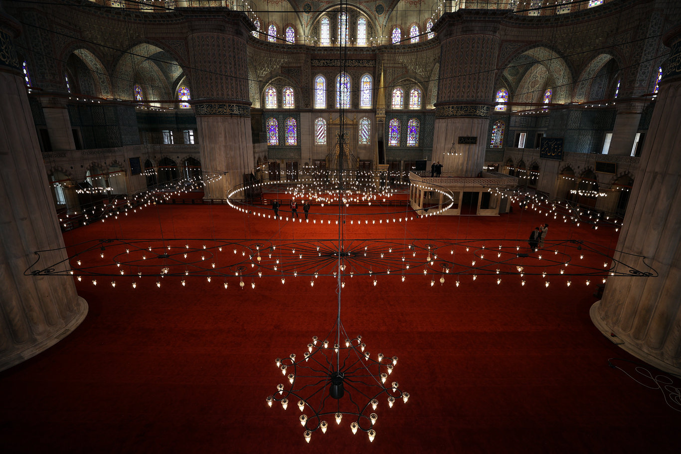 Restorasyonu tamamlanan Sultanahmet Camii, Ramazan bayramının ilk günü ibadete açıldı