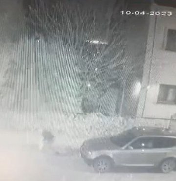 İstanbul’da sabaha karşı bir eve giren maskeli iki zanlı, evde uyuyan F.A ile oğlu G.S.’yi etkisiz hale getirdi. Baba ve oğulun ellerini, ayaklarını ve gözlerini bağlayan zanlılar F.A.