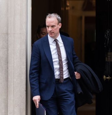 İngiltere Başbakan Yardımcısı ve Adalet Bakanı Dominic Raab, devlet memurlarına karşı zorbalık iddiasıyla hakkında Başbakan Sunak