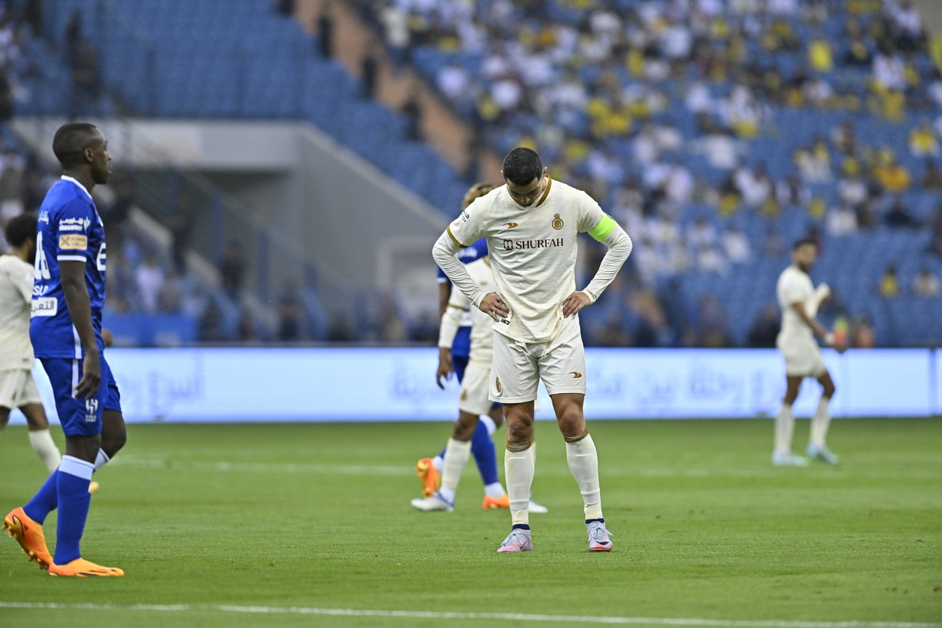 Cristiano Ronaldo iki kadının telefon numarası için lüks aracını gözden çıkardı!