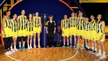 Kadınlar Euroleague kupası basketbol müzesinde