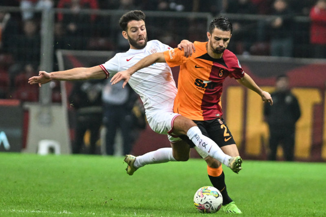 Son dakika Galatasaray haberi - Okan Buruk'tan derbi 11'inde sürpriz karar!