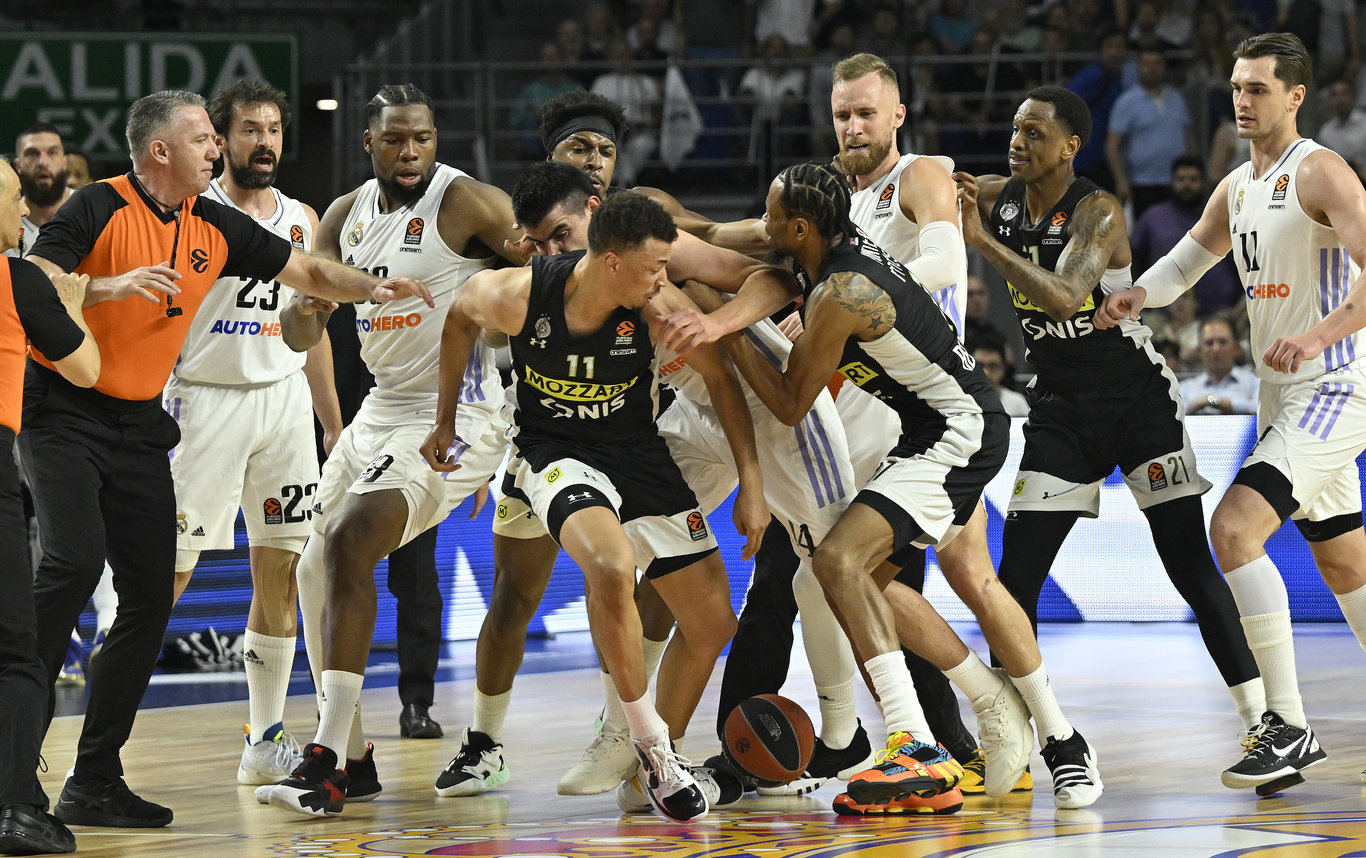 Real Madrid - Partizan maçında kavga çıktı, maç erken bitti - Son Dakika  Basketbol Haberleri - Basketbol Haberleri