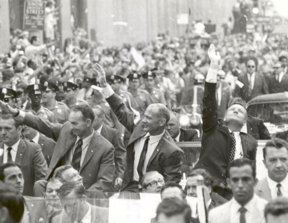 Neil Armstrong, Edwin Aldrin ve Michael Collins, Ay’dan döndükten sonra büyük bir coşkuyla karşılandı. 