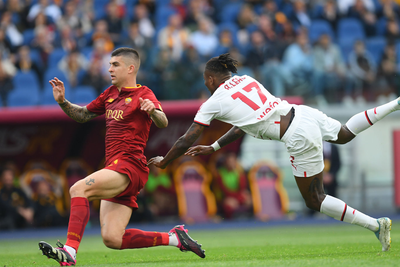 Roma 90+4'te öne geçti, Milan 90+7'de yakaladı