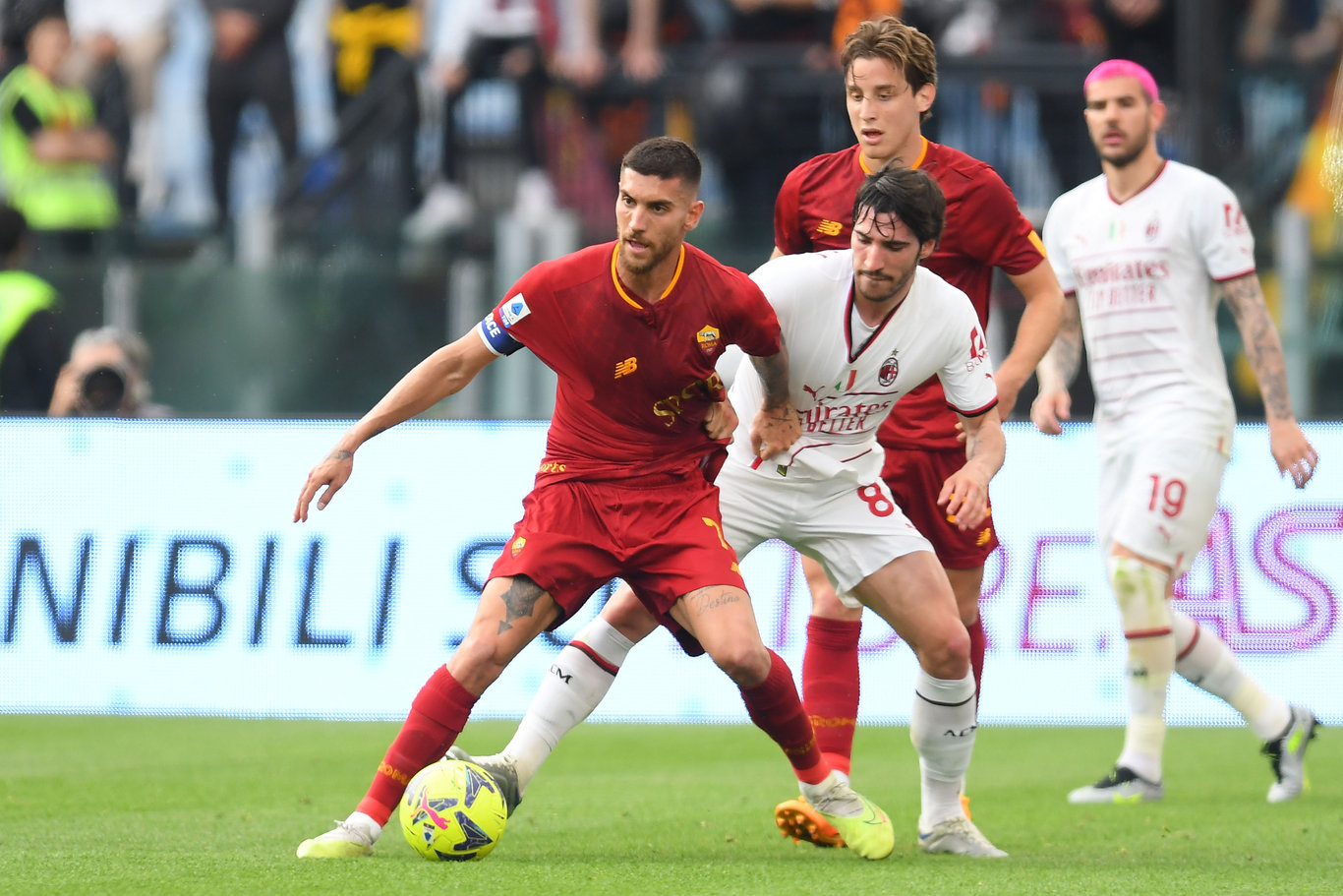 Roma 90+4'te öne geçti, Milan 90+7'de yakaladı