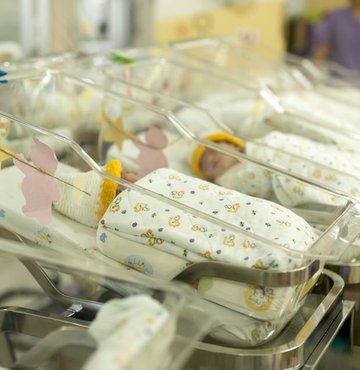 Hollanda’nın Lahey kentinde mahkeme, dün Jonathan isimli bir adamın en az 550 çocuğun sperm donörü olduğu gerekçesiyle daha fazla sperm bağışlamasını yasakladı. Mahkeme sperm bağışlamaya devam etmesi halinde Jonathan