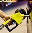 Brent petrol ve döviz kurundaki dalgalanmadan etkilenen akaryakıt fiyatları indirim haberi ile gündeme geldi. Petrol fiyatlarında yaşanan düşüş sonrasında araç sahipleri tarafından güncel motorin ve benzin fiyatı araştırmaları hız kazandı. İşte 2 Mayıs Salı İzmir, Ankara, İstanbul güncel akaryakıt fiyatları...