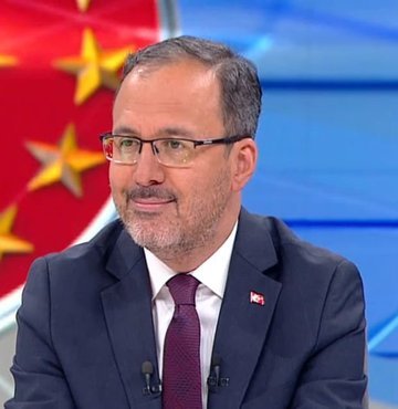 Gençlik ve Spor Bakanı ve AK Parti İzmir Millletvekili adayı Mehmet Muharrem Kasapoğlu