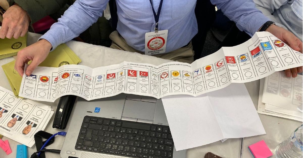 CHP ve AK Parti’den Sidney’deki oy pusulaları için açıklama