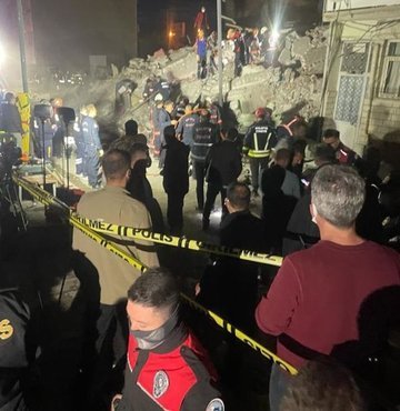 Malatya’da 4 katlı bina çöktü
