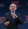Gündeme ilişkin soruları yanıtlayan Cumhurbaşkanı adayı ve CHP Genel Başkanı Kemal Kılıçdaroğlu, devlet ile partiyi ayırmak gerektiğini belirterek, "Şimdi, Türk Silahlı Kuvvetlerinin gemisi, iktidar partisinin seçim otobüsüne döndü. Akıl alacak şey değil. Savunma sanayi milli bir şeydir. Adı üstünde, Milli Eğitim Bakanlığı, Milli Savunma Bakanlığı, diğerlerinde