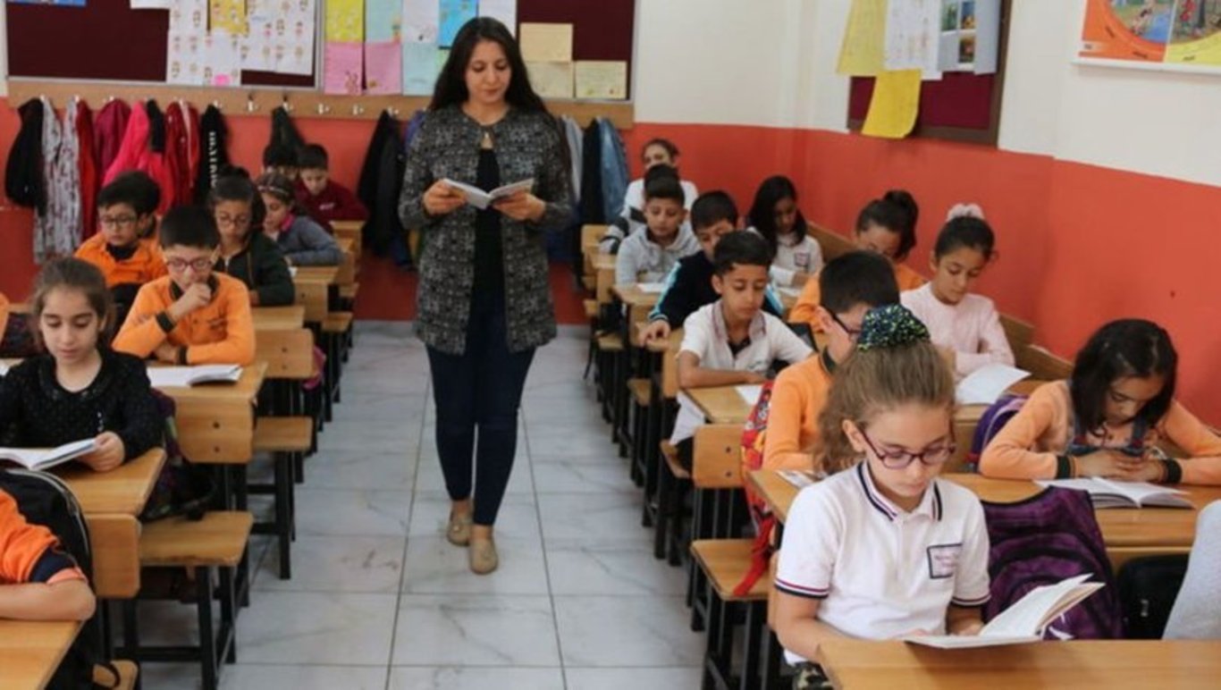 Bakan Özer açıkladı! 15 Mayıs 2023 Pazartesi günü okullar tatil mi? Okullar açık mı , kapalı mı olacak, memurlar çalışacak mı? Okul var mı?