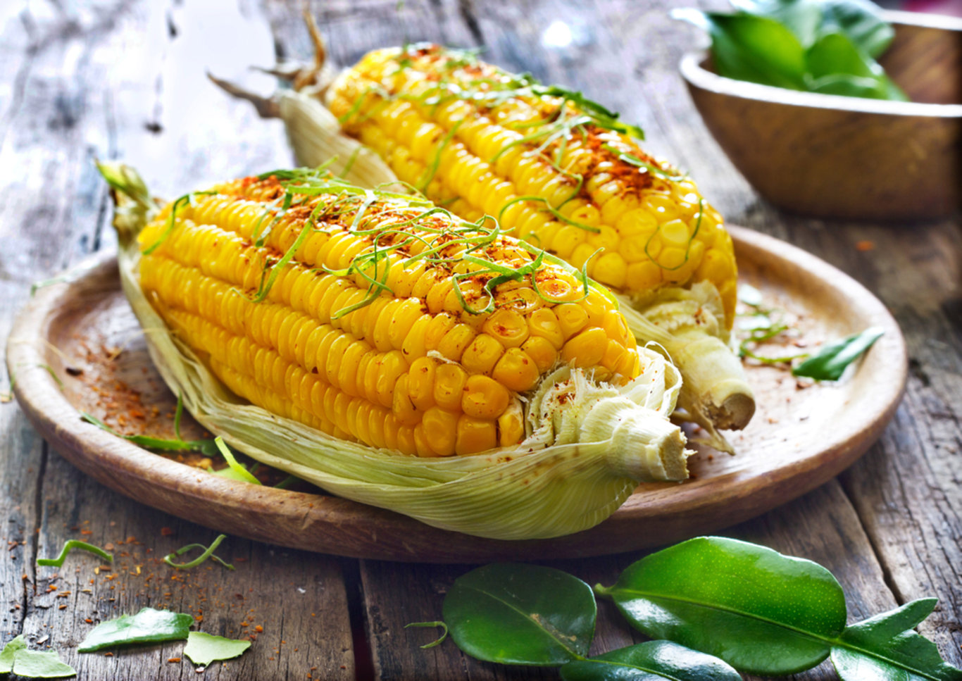 Corn на русском. Вареная кукуруза. Кукуруза в початках вареная. Кукурузный початок. Вкусная кукуруза вареная.