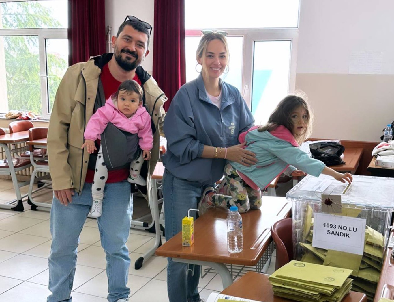 Ünlüler oy kullanıyor! Ünlü isimler Cumhurbaşkanlığı ve Milletvekili Genel Seçimleri için sandık başına gitti!