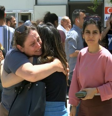 Milyonlarca seçmen sandık başına gitti. Depremin vurduğu kentlerde de seçim hareketliliği yaşandı. Felaketten sonra farklı illere giden Hatay