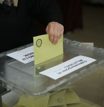 Dün gerçekleşen 14 Mayıs seçimlerine yüksek katılım oranı öne çıktı. Seçimlerde katılım oranı %87.30 olurken bu, son 40 yıldaki seçimlerde katılımın en yüksek olduğu 3. seçim olarak tarihe geçti.