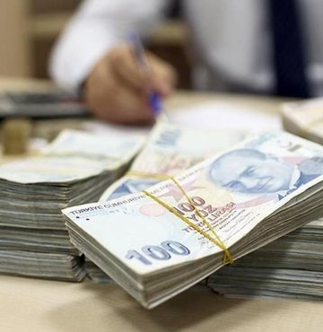 Milletvekili seçim sonuçları siyasi partilerin gelecek yıl hazine yardımlarından alacakları payı değiştirdi. Hazine yardımı en fazla azalacak parti AK Parti, en fazla artan da CHP olacak. Bu yılki hazine yardımları üzerinden yapılan hesaplamaya göre 1 vekilin partiye maliyeti CHP’de 6.8 milyon TL olurken, İYİ Parti’de maliyet 11.6 milyon liraya ulaştı. HABERTÜRK’ten Ahmet Kıvanç’ın haberi