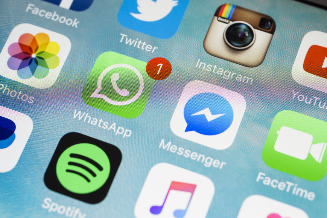 WhatsApp yeni özelliklerini duyurdu: Sohbet kilidi, kaydedilen mesajlar ve dahası...