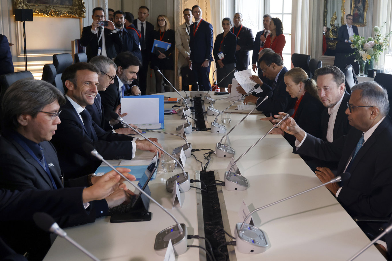 Elon Musk'tan Emmanuel Macron ile görüşmesine ilişkin itiraf: Arabada uyudum