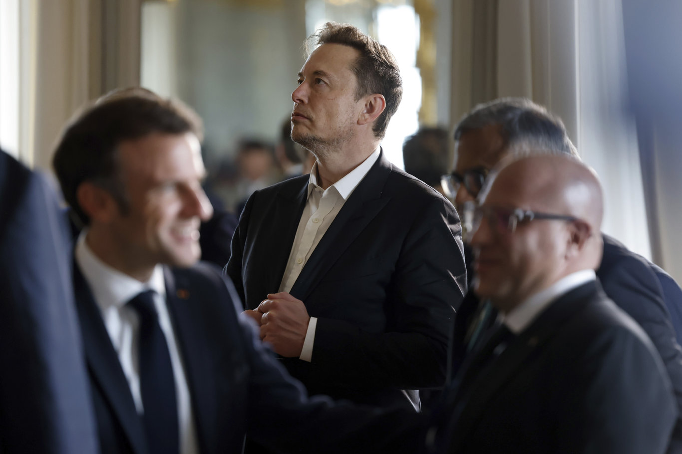 Elon Musk'tan Emmanuel Macron ile görüşmesine ilişkin itiraf: Arabada uyudum