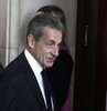 Eski Fransa Cumhurbaşkanı Nicolas Sarkozy, yolsuzlukla yargılandığı "telekulak davası"nda 2 yılı tecilli, 3 yıl hapis cezasına mahkum edildi.